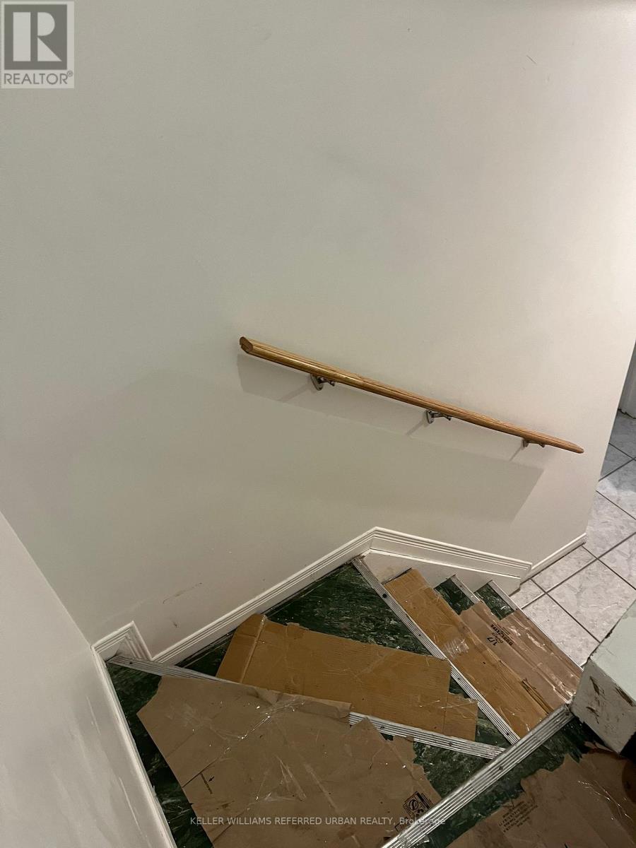 2 - 98 Frontenac Avenue, Toronto, Ontario  M5N 1Z9 - Photo 2 - C12544156