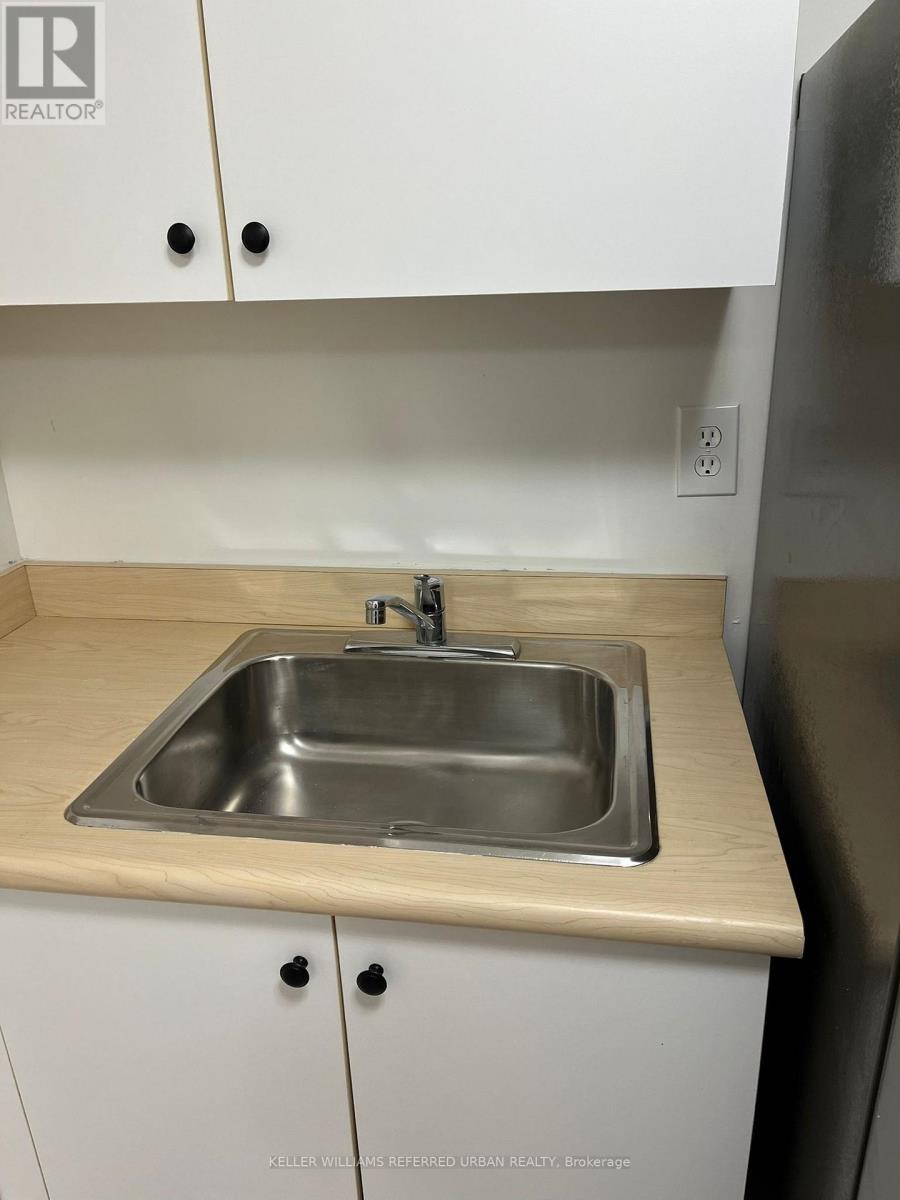 2 - 98 Frontenac Avenue, Toronto, Ontario  M5N 1Z9 - Photo 8 - C12544156