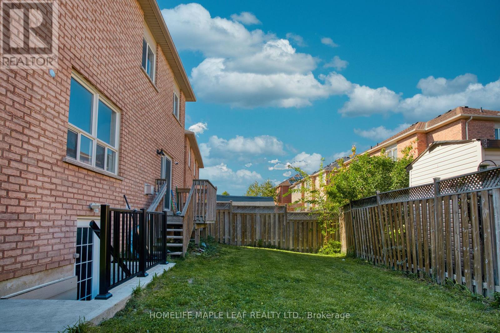 34 Lormel Gate, Brampton, Ontario  L7A 2K5 - Photo 4 - W12539500