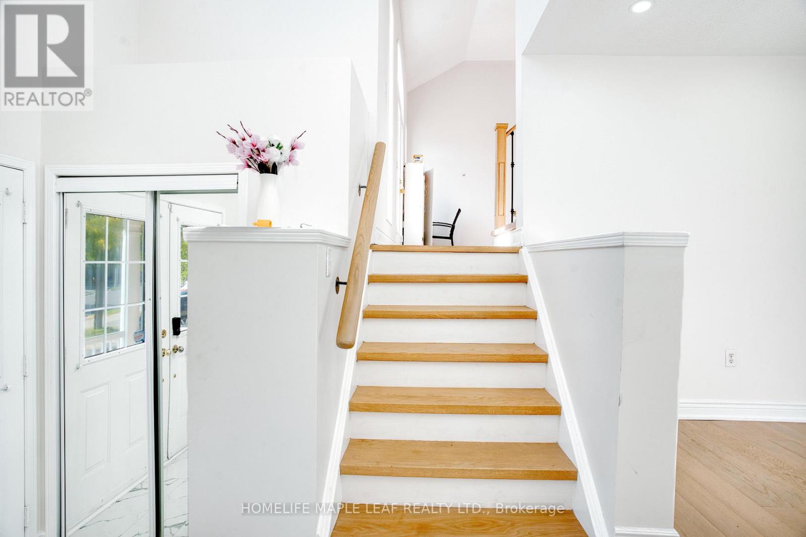 34 Lormel Gate, Brampton, Ontario  L7A 2K5 - Photo 7 - W12539500