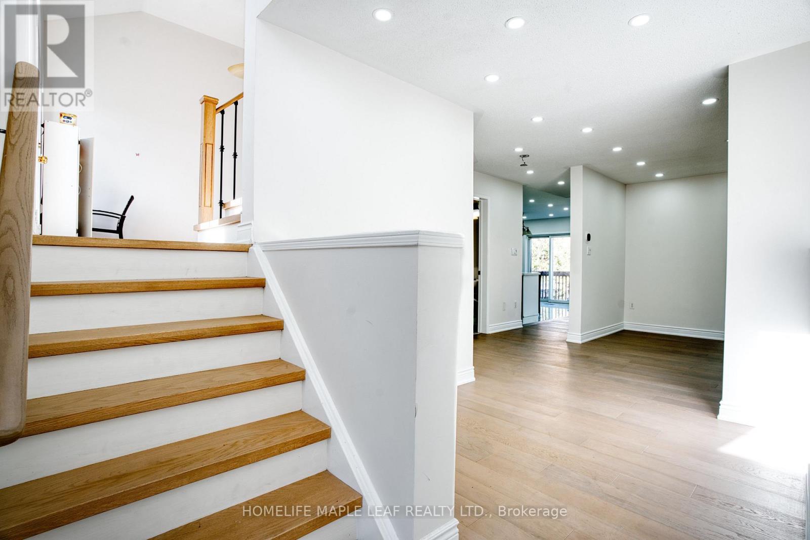 34 Lormel Gate, Brampton, Ontario  L7A 2K5 - Photo 6 - W12539500