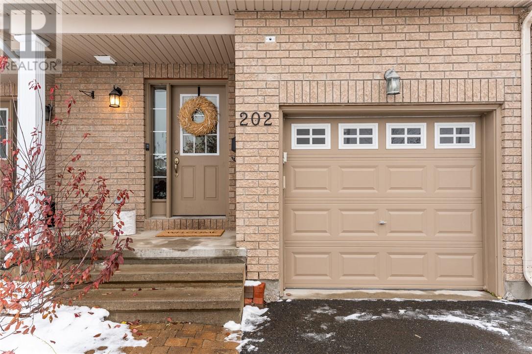 202 Arrita Street, Ottawa, Ontario K2S 0J7 - Photo 2 - 2125654