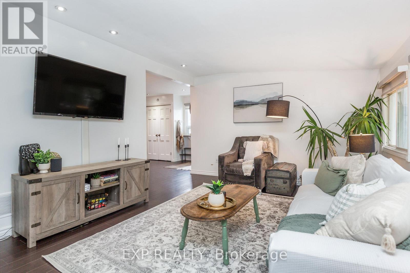 1104 Ferrier Ave Avenue, Innisfil, Ontario  L0L 1W0 - Photo 7 - N12544118