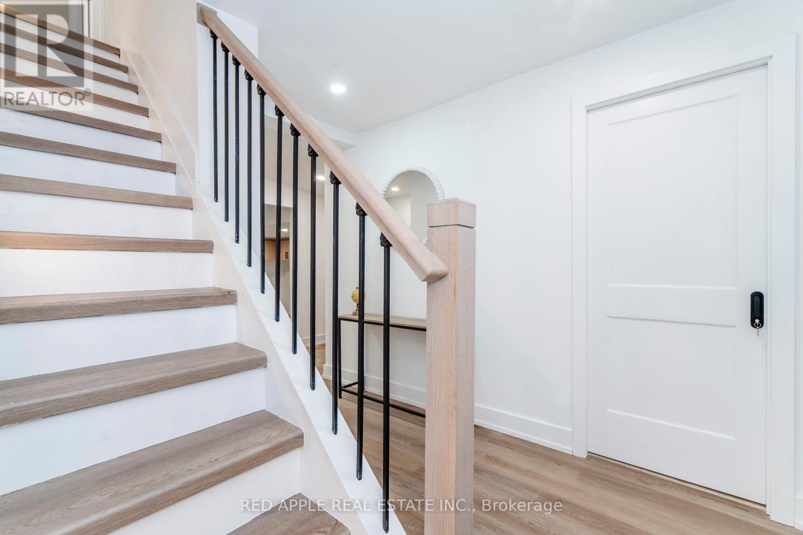 205 Hoyt Avenue, Tay, Ontario  L0K 2A0 - Photo 17 - S12544136