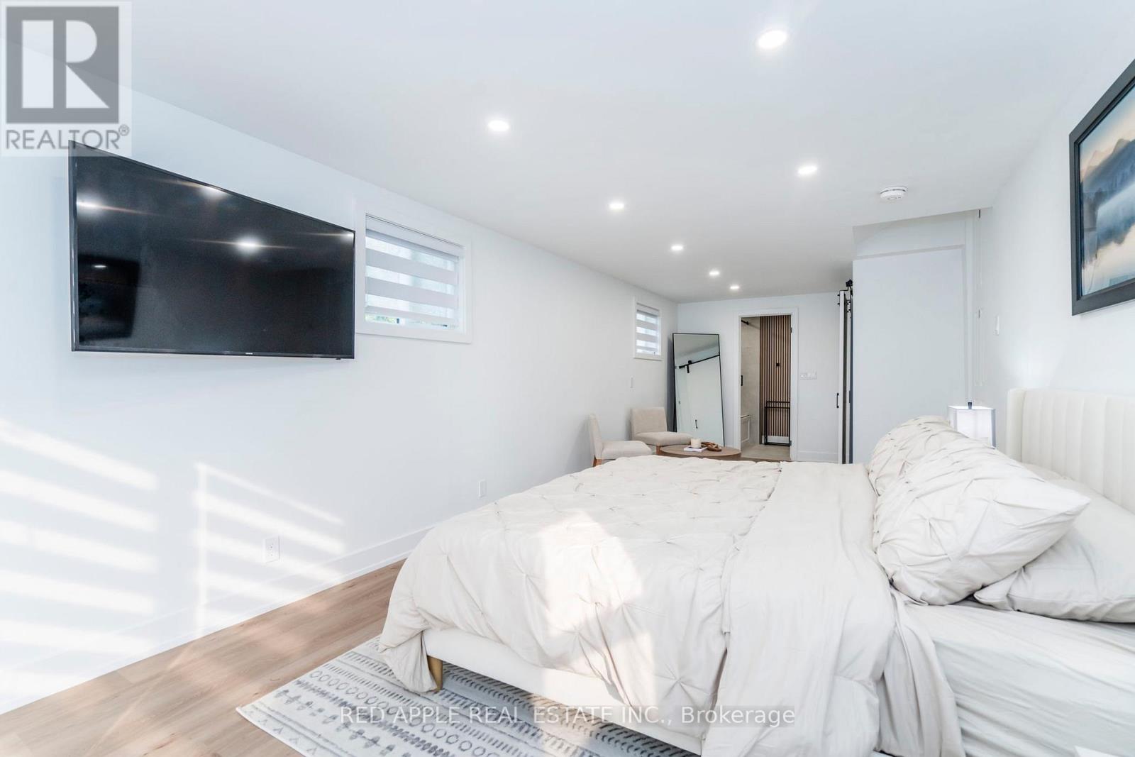 205 Hoyt Avenue, Tay, Ontario  L0K 2A0 - Photo 21 - S12544136