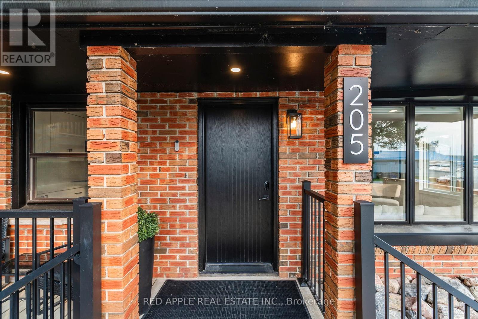 205 Hoyt Avenue, Tay, Ontario  L0K 2A0 - Photo 3 - S12544136