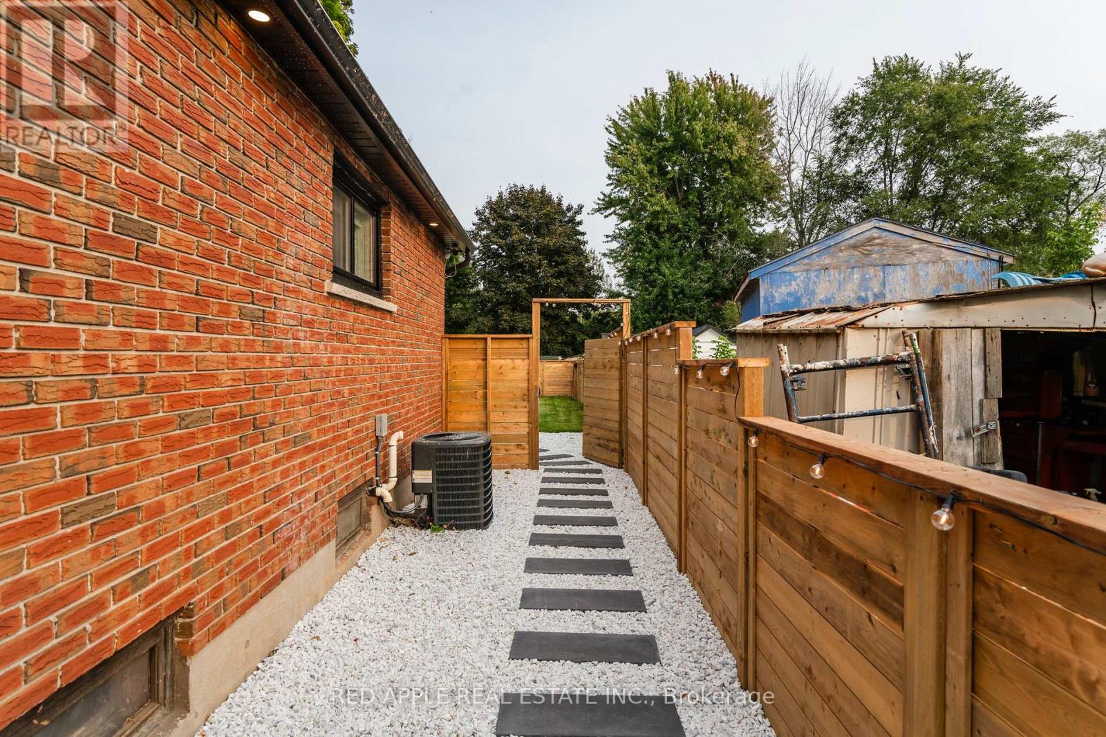 205 Hoyt Avenue, Tay, Ontario  L0K 2A0 - Photo 31 - S12544136