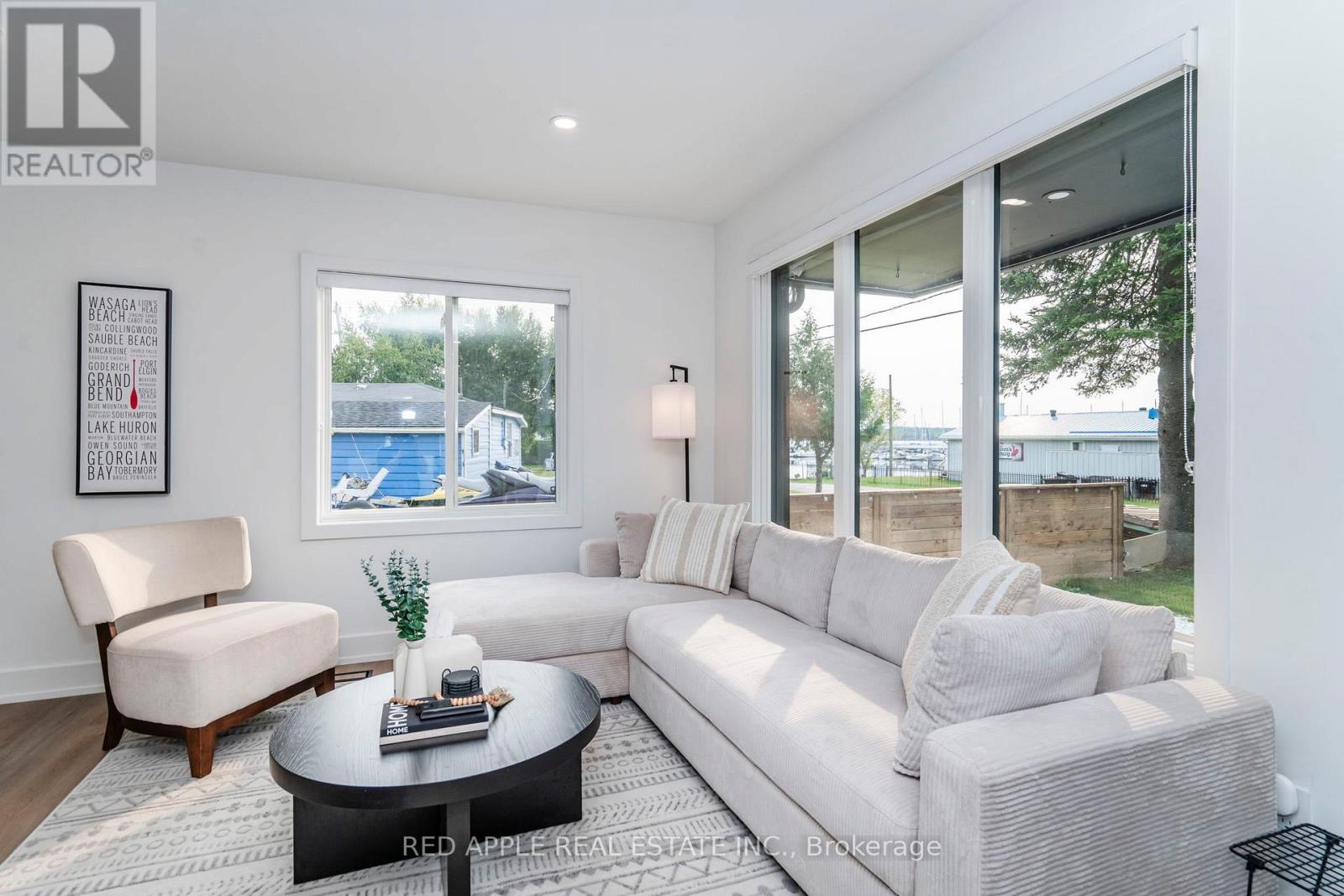 205 Hoyt Avenue, Tay, Ontario  L0K 2A0 - Photo 9 - S12544136