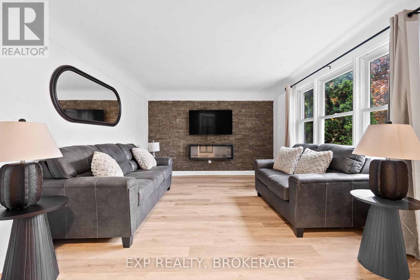 493 College Street, Kingston, Ontario  K7L 4M8 - Photo 4 - X12544210