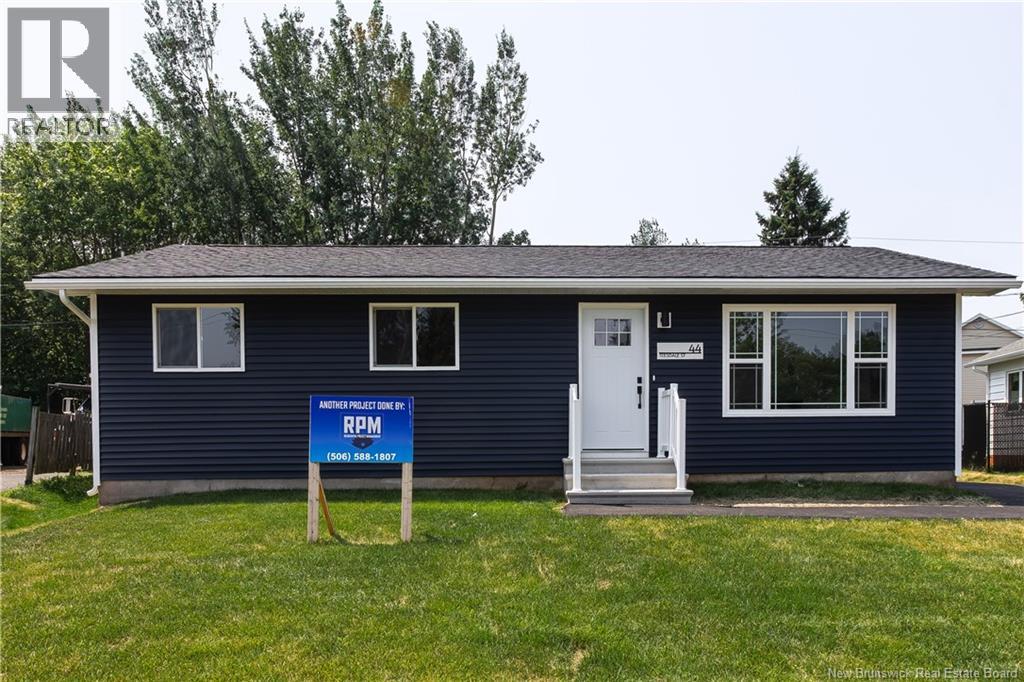44 Teesdale, Moncton, New Brunswick  E1A 5K5 - Photo 2 - NB129807