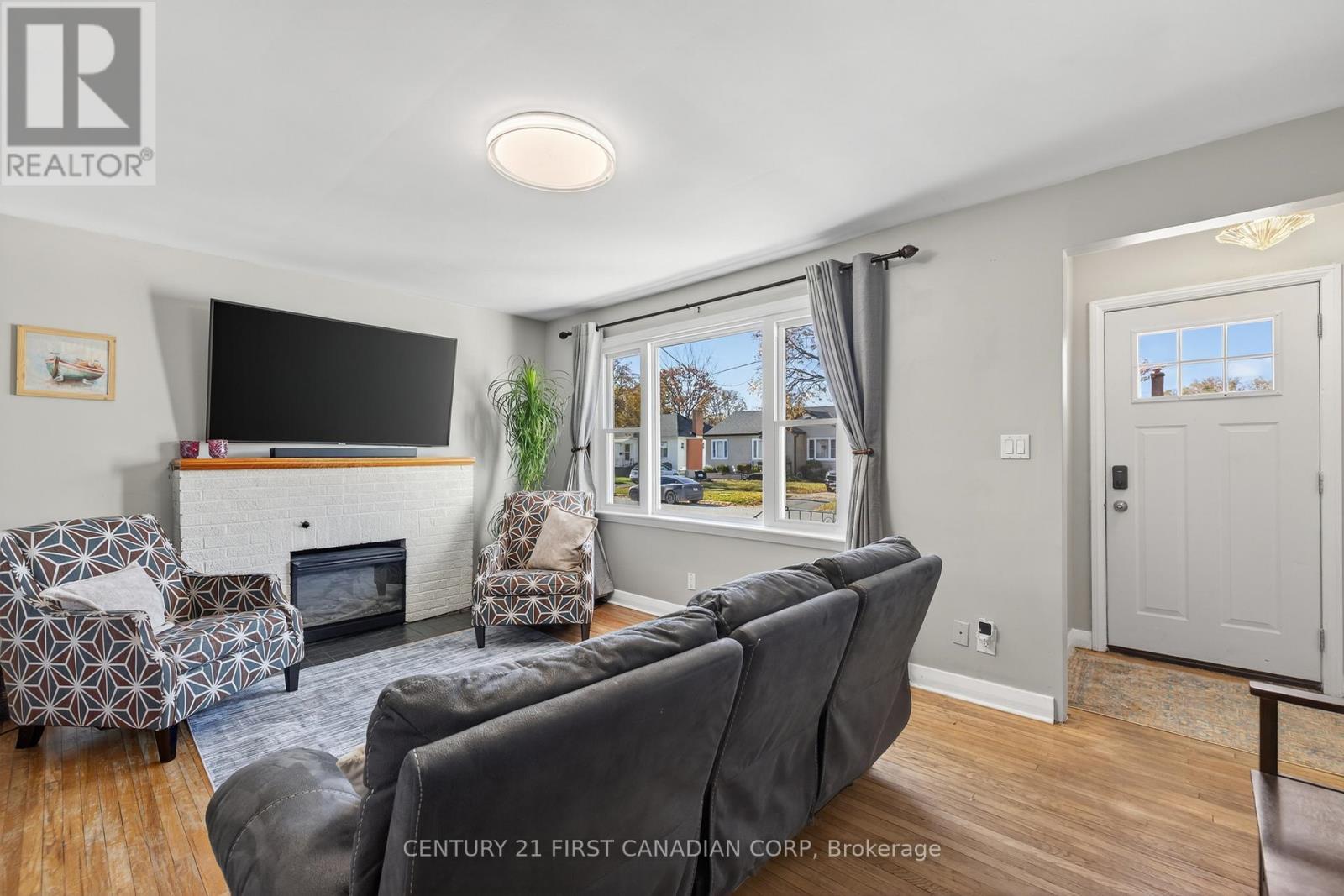 118 Gordon Street, Sarnia, Ontario N7T 6N8 - Photo 5 - X12544190