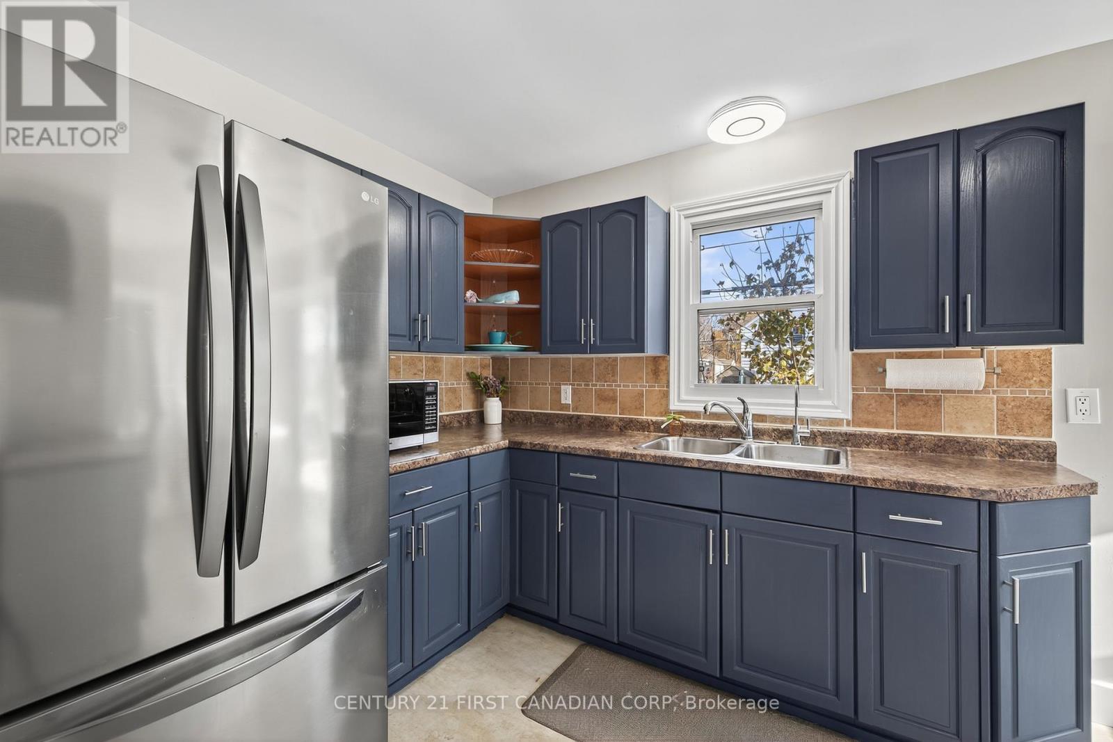 118 Gordon Street, Sarnia, Ontario N7T 6N8 - Photo 7 - X12544190