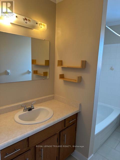 221 Highview Drive, St. Thomas, Ontario  N5R 5H6 - Photo 5 - X12544280