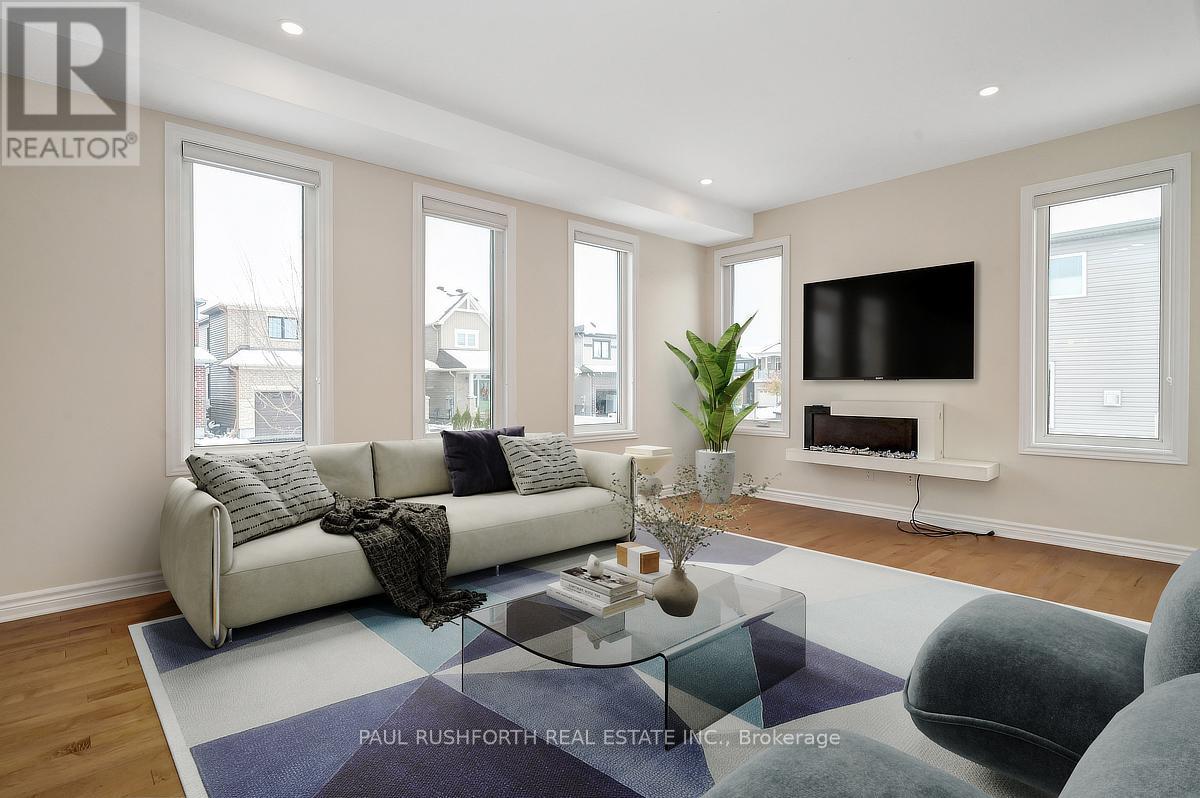 115 Discovery Crescent, Ottawa, Ontario  K2S 0Z9 - Photo 4 - X12544238