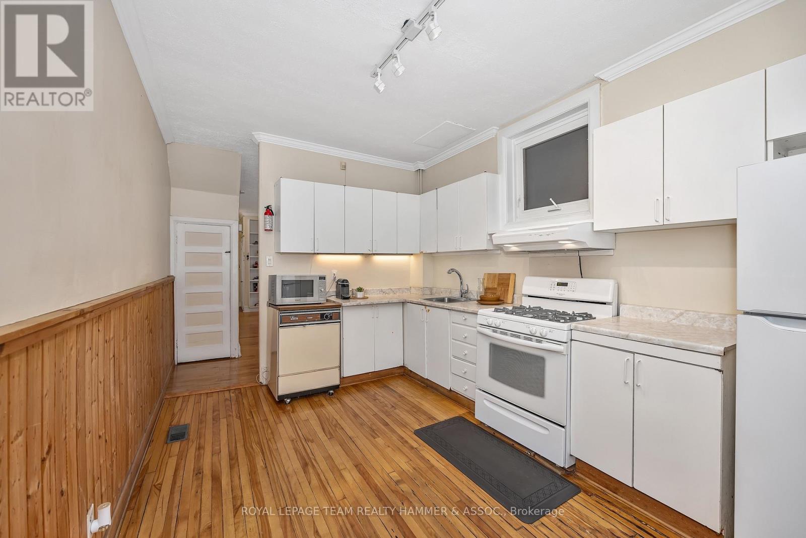 681 1/2 Cooper Street, Ottawa, Ontario K1R 5J3 - Photo 11 - X12544268