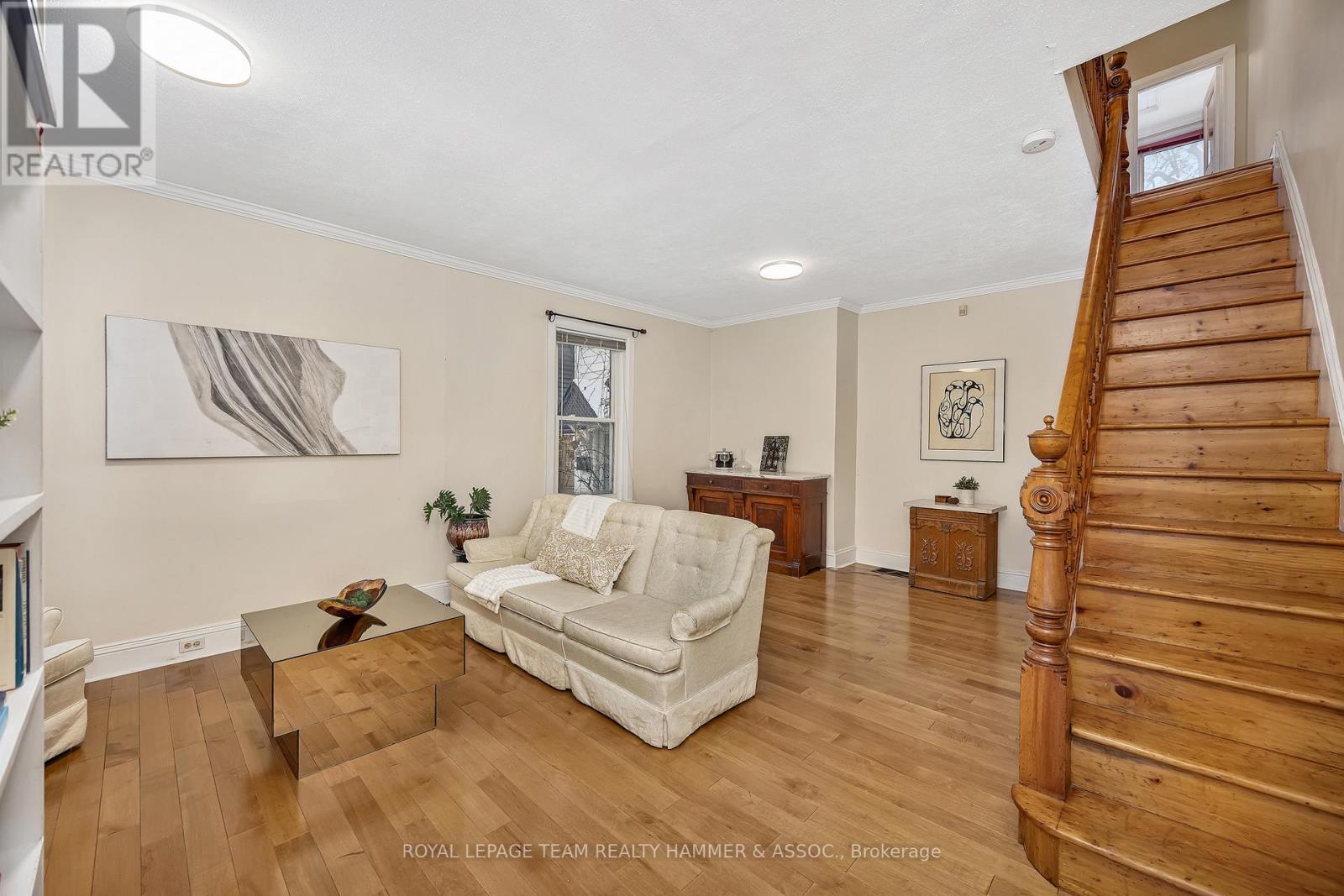 681 1/2 Cooper Street, Ottawa, Ontario K1R 5J3 - Photo 2 - X12544268