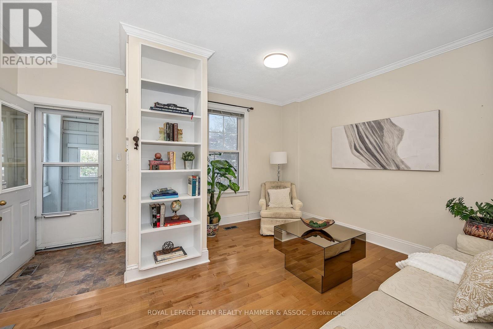 681 1/2 Cooper Street, Ottawa, Ontario K1R 5J3 - Photo 3 - X12544268