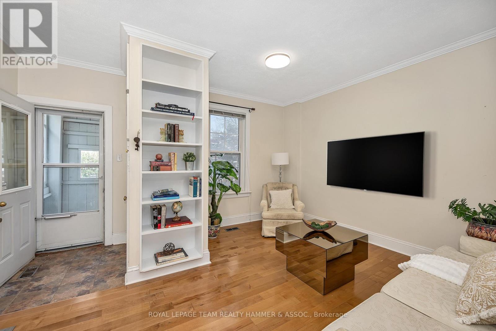 681 1/2 Cooper Street, Ottawa, Ontario K1R 5J3 - Photo 4 - X12544268