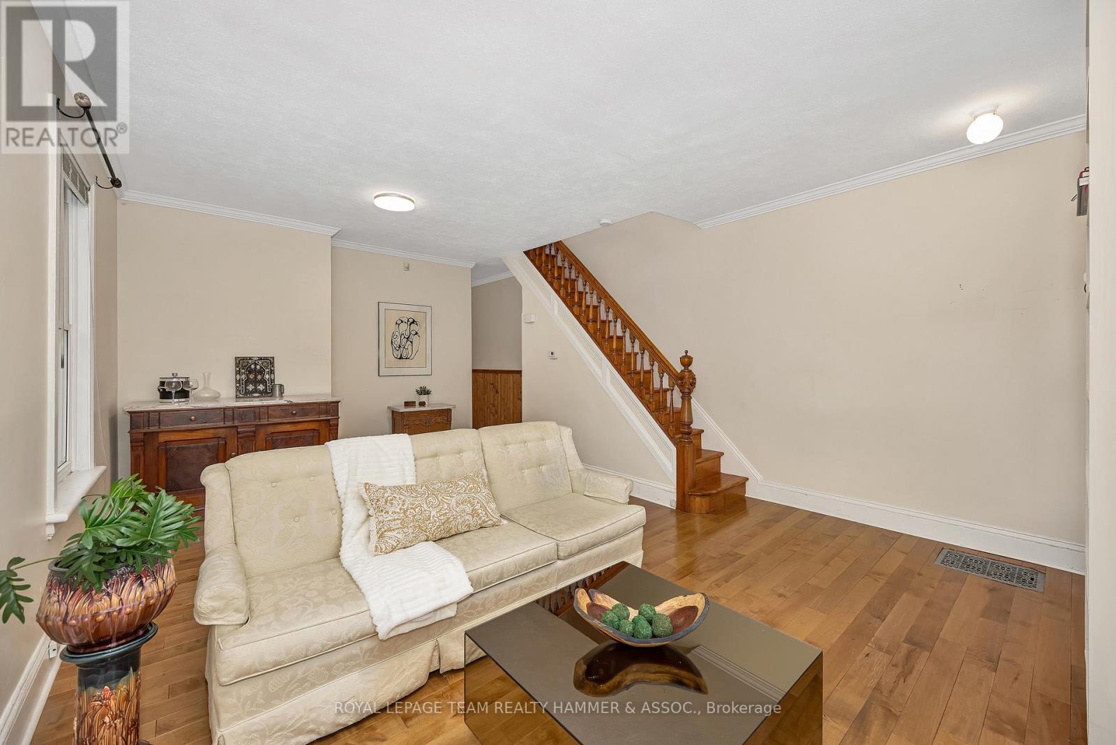 681 1/2 Cooper Street, Ottawa, Ontario K1R 5J3 - Photo 5 - X12544268