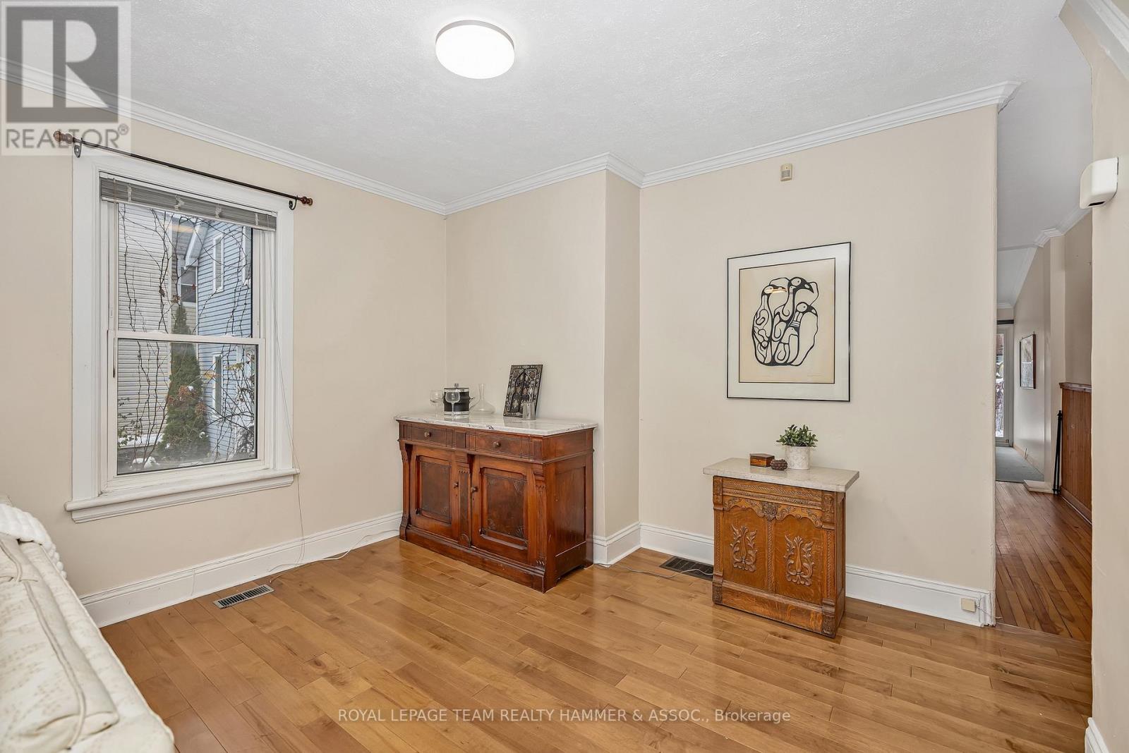 681 1/2 Cooper Street, Ottawa, Ontario K1R 5J3 - Photo 7 - X12544268