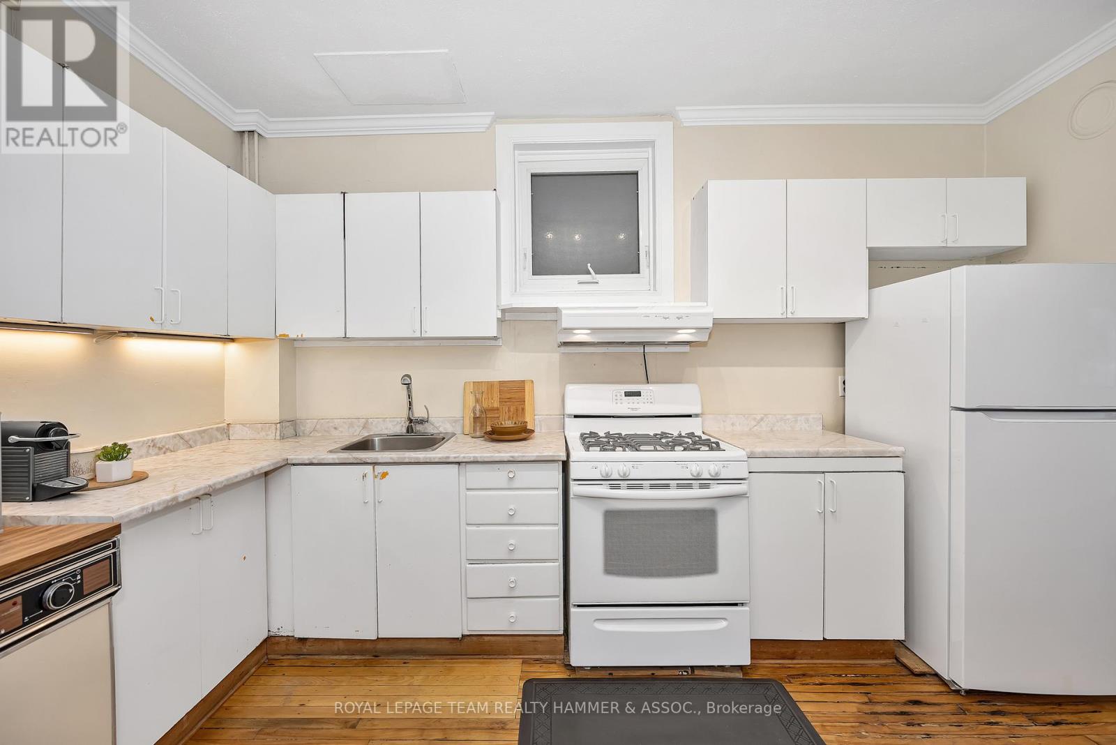 681 1/2 Cooper Street, Ottawa, Ontario K1R 5J3 - Photo 9 - X12544268