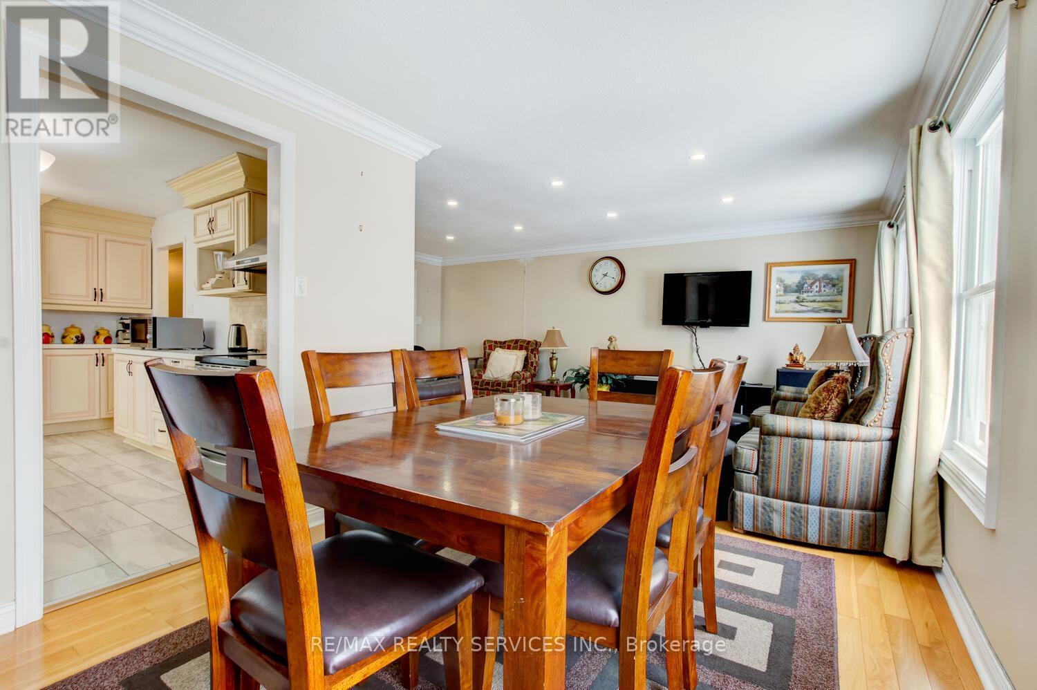 19 Nutmeg Street, Brampton, Ontario  L6S 4A7 - Photo 11 - W12544108