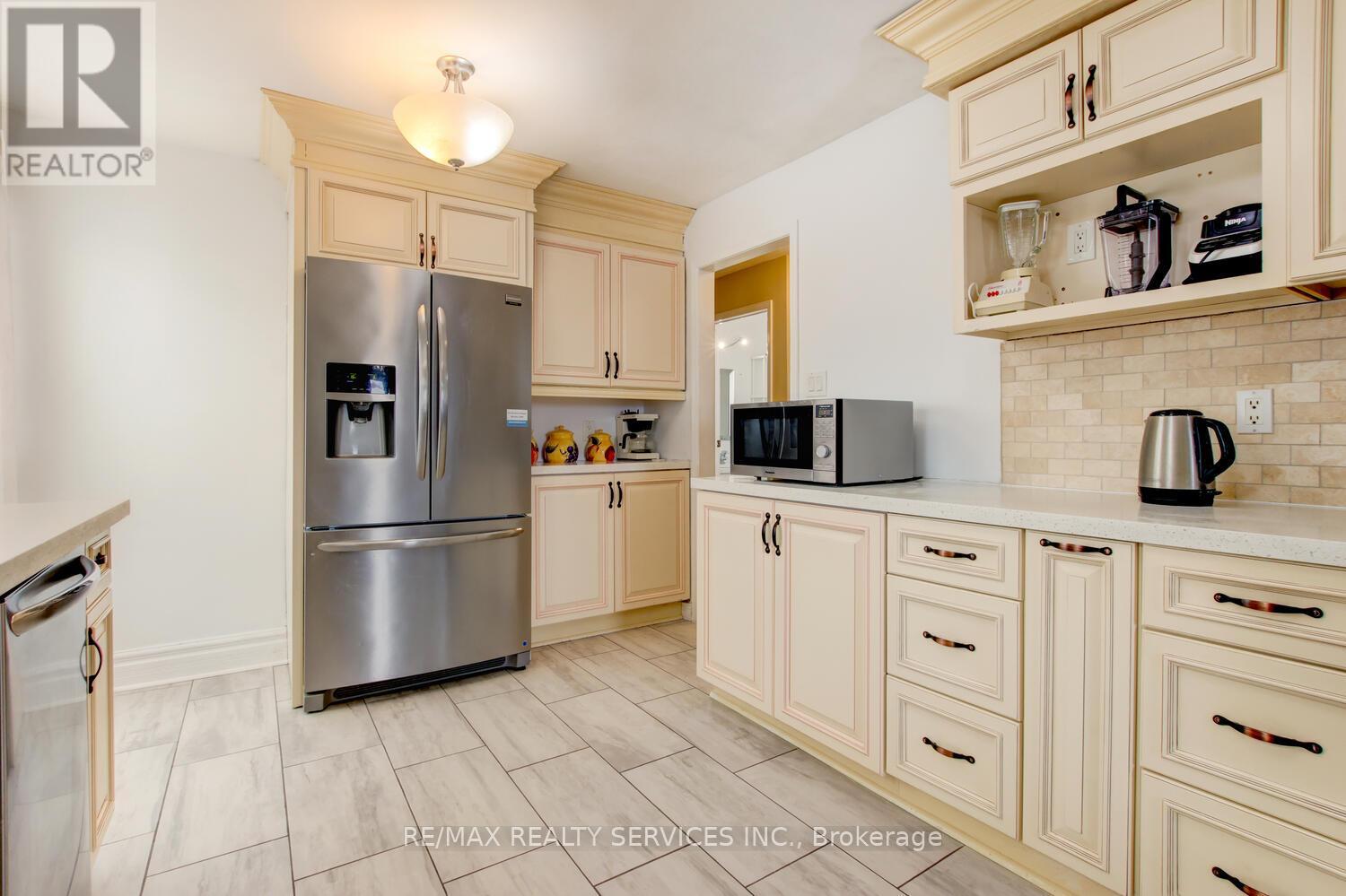 19 Nutmeg Street, Brampton, Ontario  L6S 4A7 - Photo 15 - W12544108