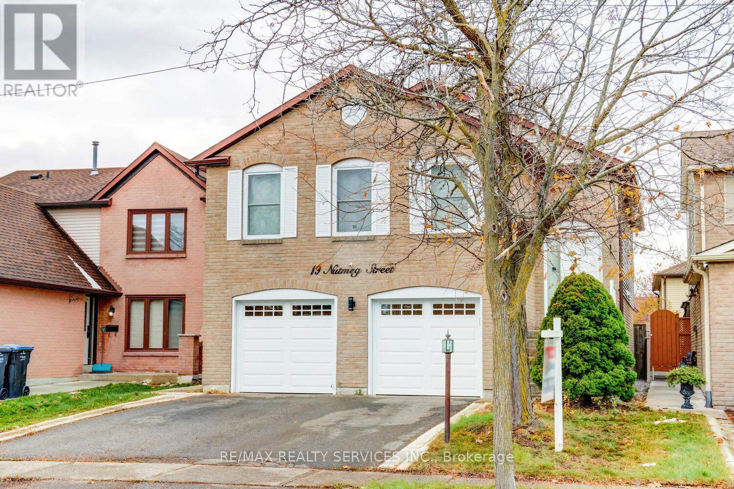 19 Nutmeg Street, Brampton, Ontario  L6S 4A7 - Photo 2 - W12544108