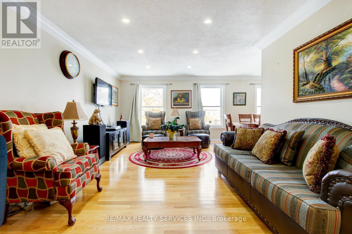 19 Nutmeg Street, Brampton, Ontario  L6S 4A7 - Photo 3 - W12544108