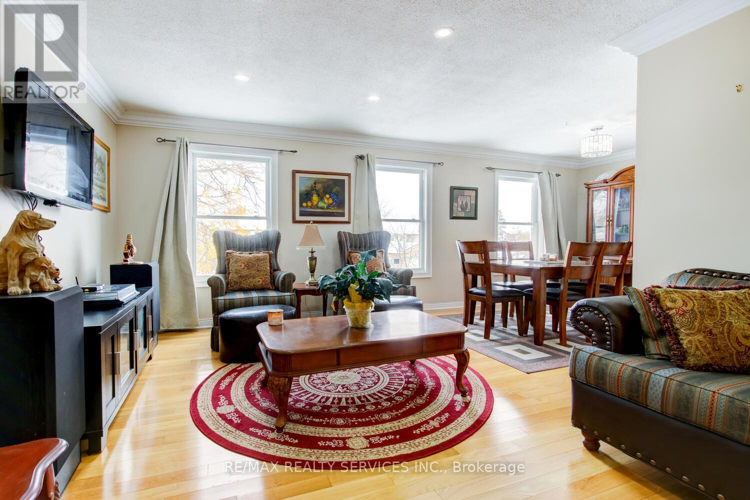 19 Nutmeg Street, Brampton, Ontario  L6S 4A7 - Photo 4 - W12544108