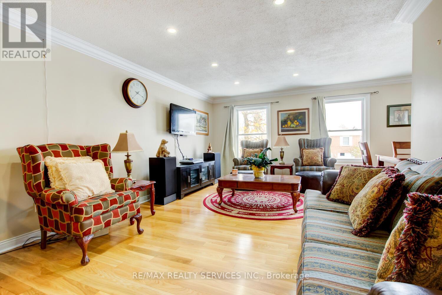 19 Nutmeg Street, Brampton, Ontario  L6S 4A7 - Photo 7 - W12544108