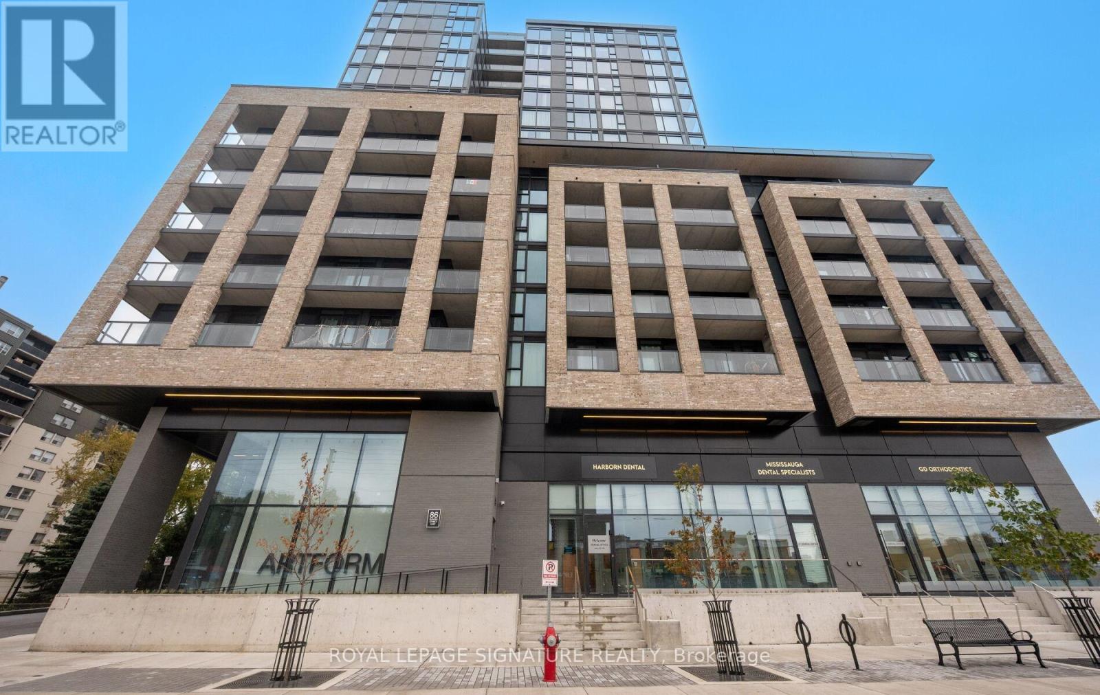 622 - 86 Dundas Street E, Mississauga, Ontario  L5A 1W4 - Photo 2 - W12544124