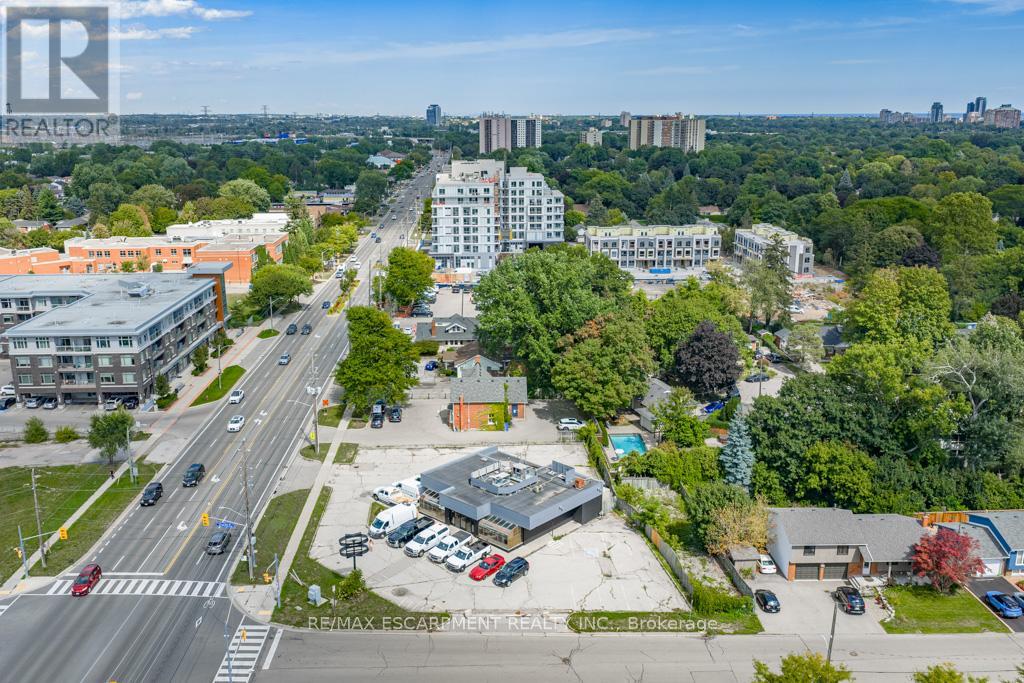 434 Plains Road E, Burlington, Ontario  L7T 2E1 - Photo 9 - W12544142