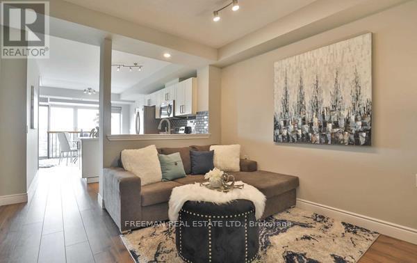 802 - 200 Burnhamthorpe Road, Mississauga, Ontario  L5A 4L4 - Photo 8 - W12544172