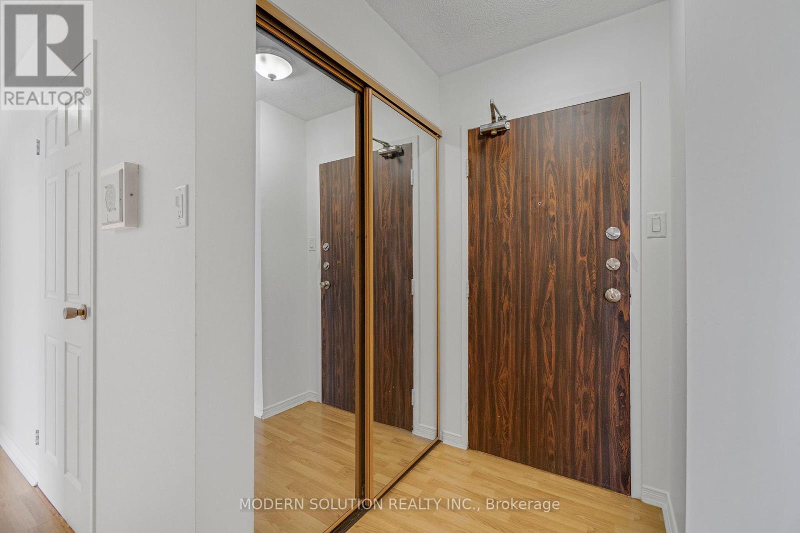 1604 - 18 Knightsbridge Road, Brampton, Ontario  L6T 3X5 - Photo 11 - W12544182