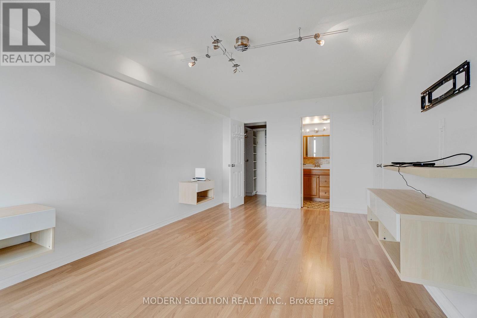 1604 - 18 Knightsbridge Road, Brampton, Ontario  L6T 3X5 - Photo 32 - W12544182