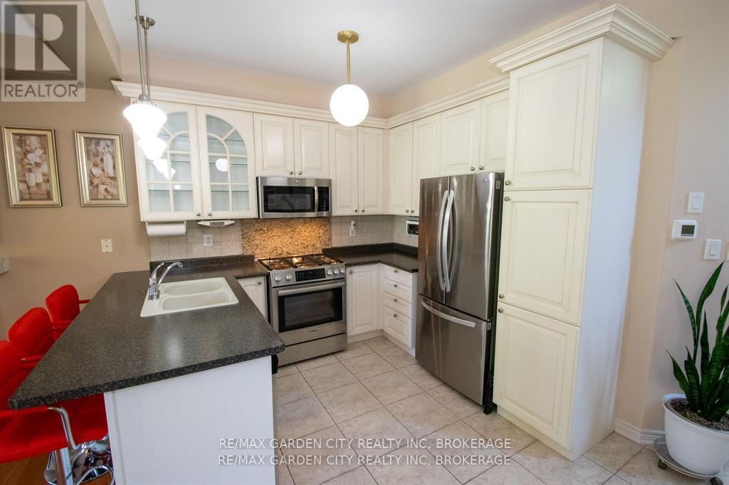 421 Queenston Street, St. Catharines, Ontario  L2P 2Y3 - Photo 10 - X12544236