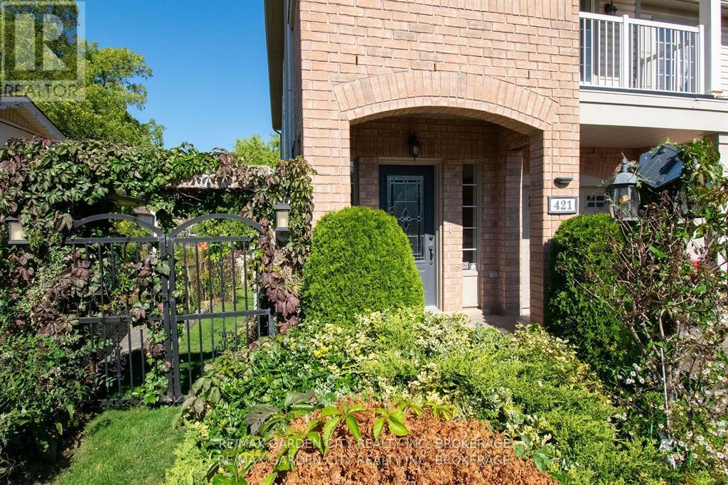 421 Queenston Street, St. Catharines, Ontario  L2P 2Y3 - Photo 2 - X12544236