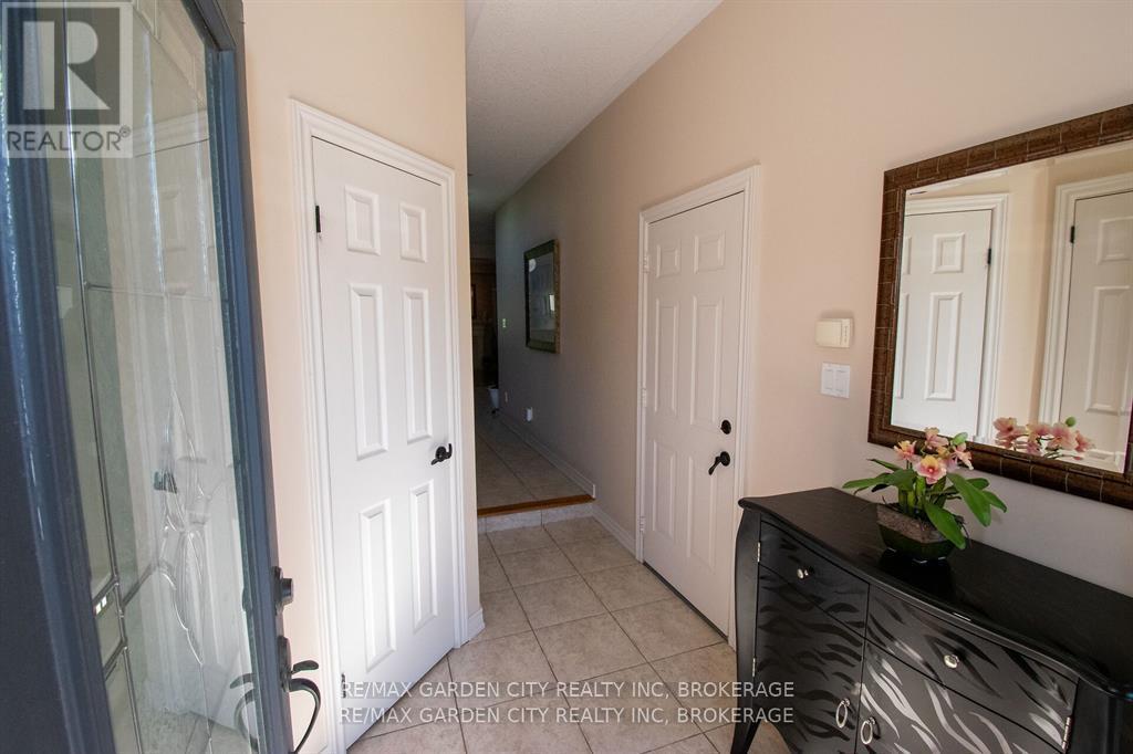 421 Queenston Street, St. Catharines, Ontario  L2P 2Y3 - Photo 4 - X12544236