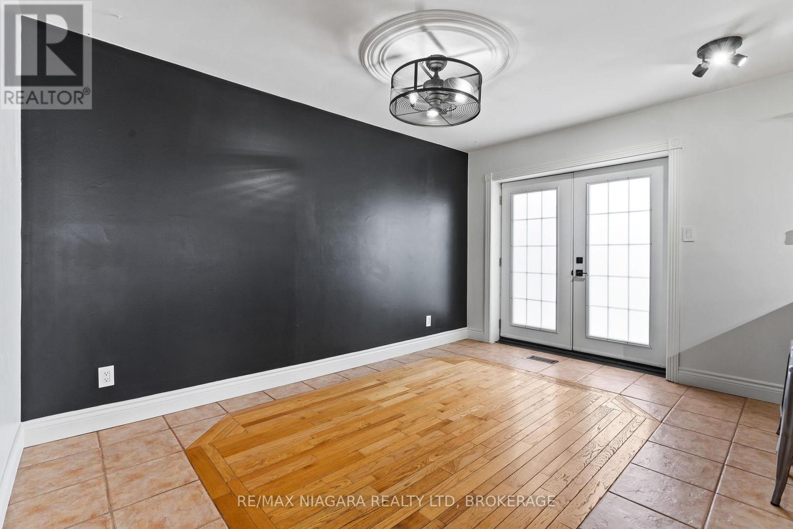 24 Forster Avenue, Thorold (Confederation Heights), Ontario  L2V 4J5 - Photo 8 - X12544304