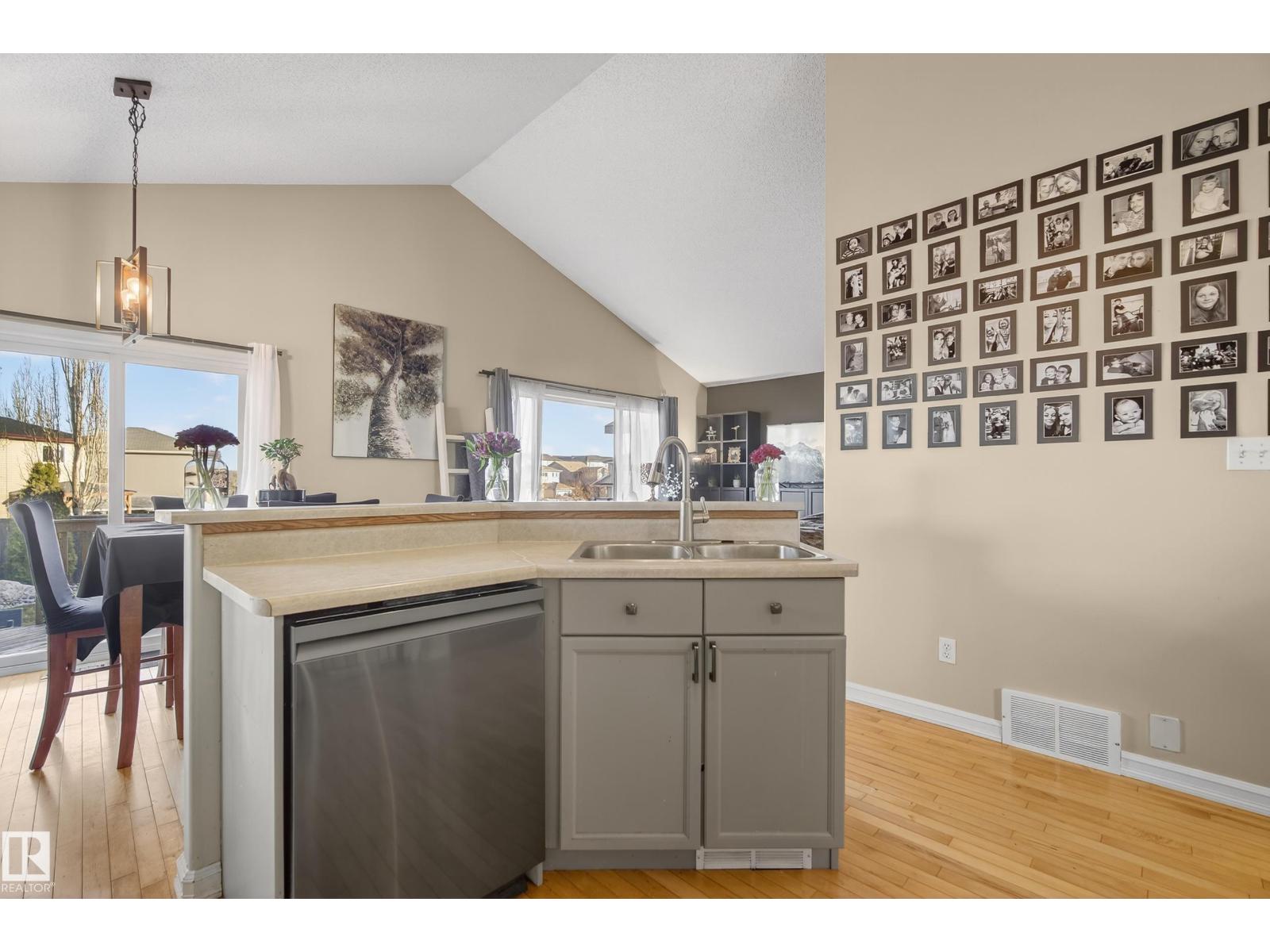 3203 49 St, Beaumont, Alberta  T4X 1R6 - Photo 5 - E4465704