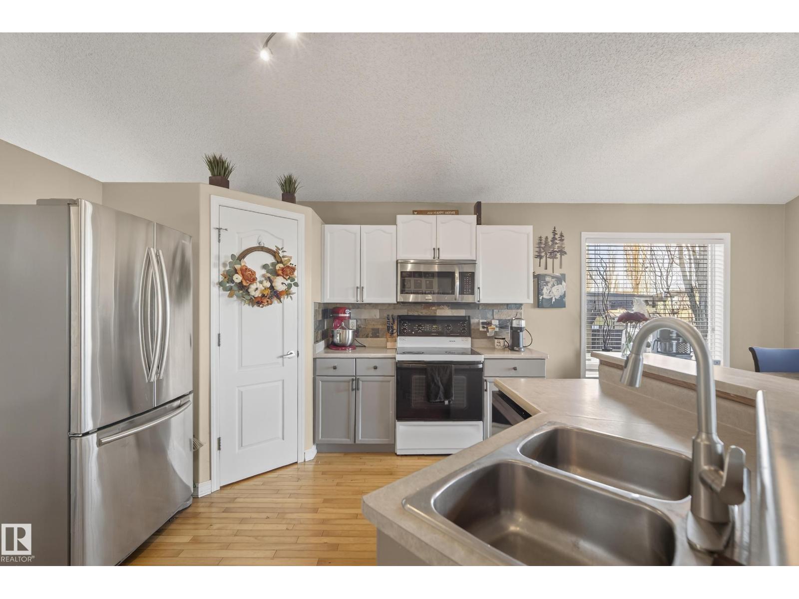 3203 49 St, Beaumont, Alberta  T4X 1R6 - Photo 6 - E4465704