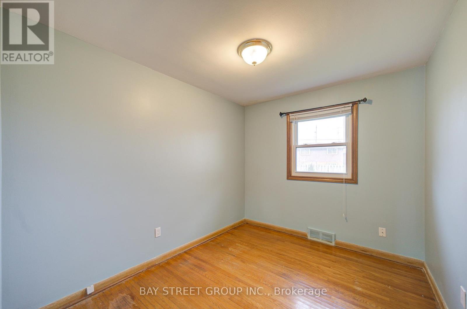 58 Broderick Avenue, Thorold, Ontario  L2V 2J1 - Photo 12 - X12493908