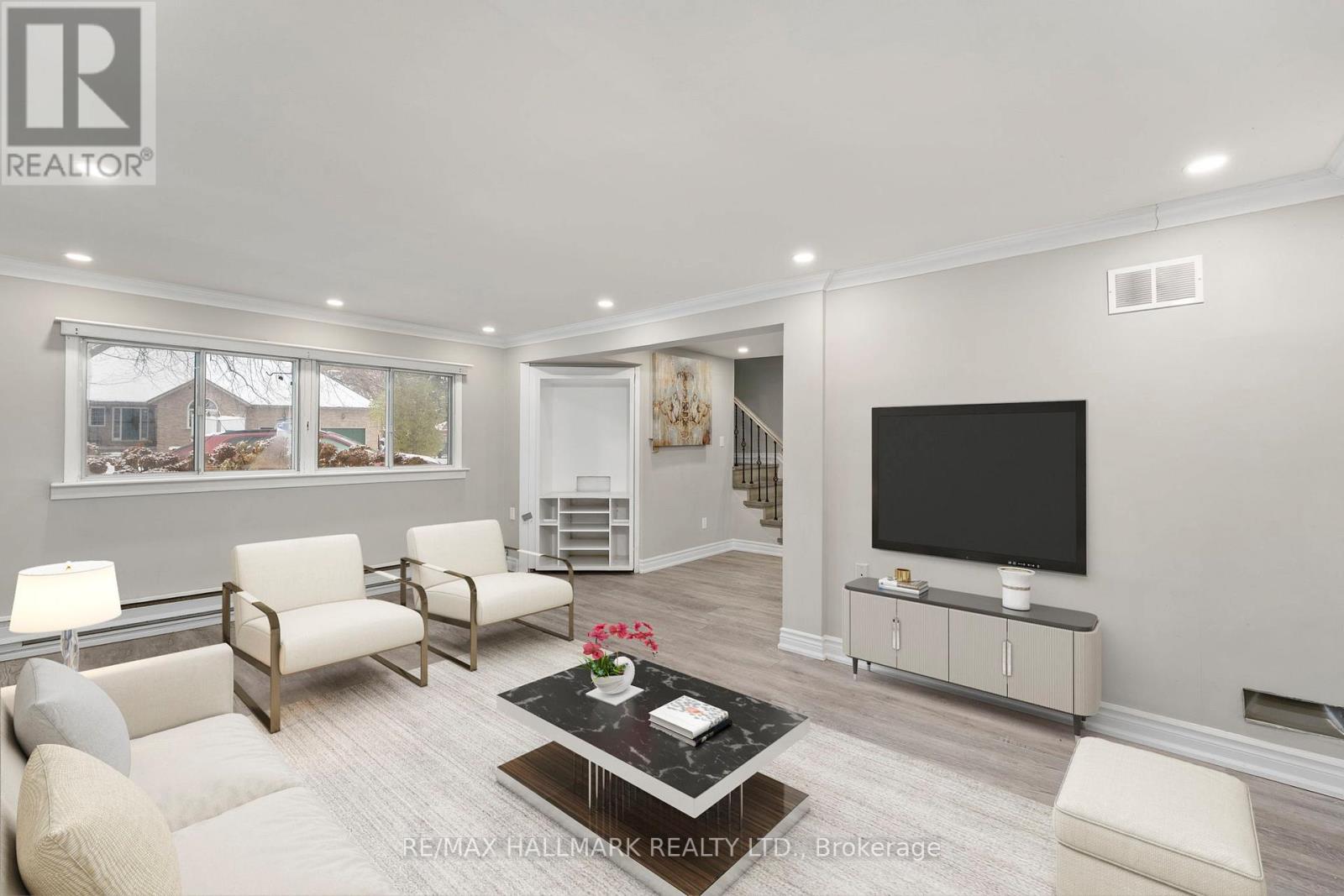 41 Shirlea Boulevard, Georgina, Ontario  L4P 1L1 - Photo 2 - N12455964