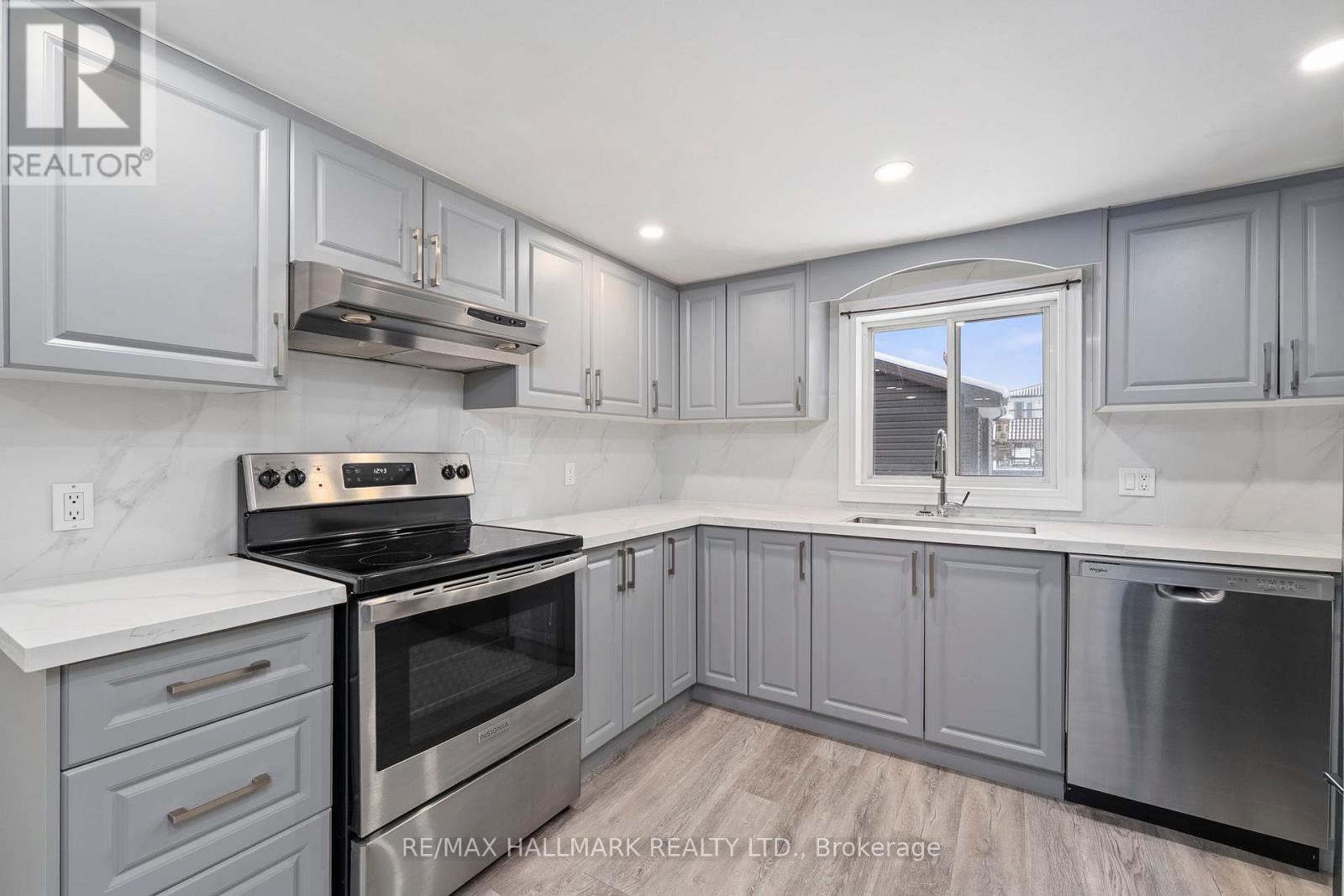 41 Shirlea Boulevard, Georgina, Ontario  L4P 1L1 - Photo 5 - N12455964