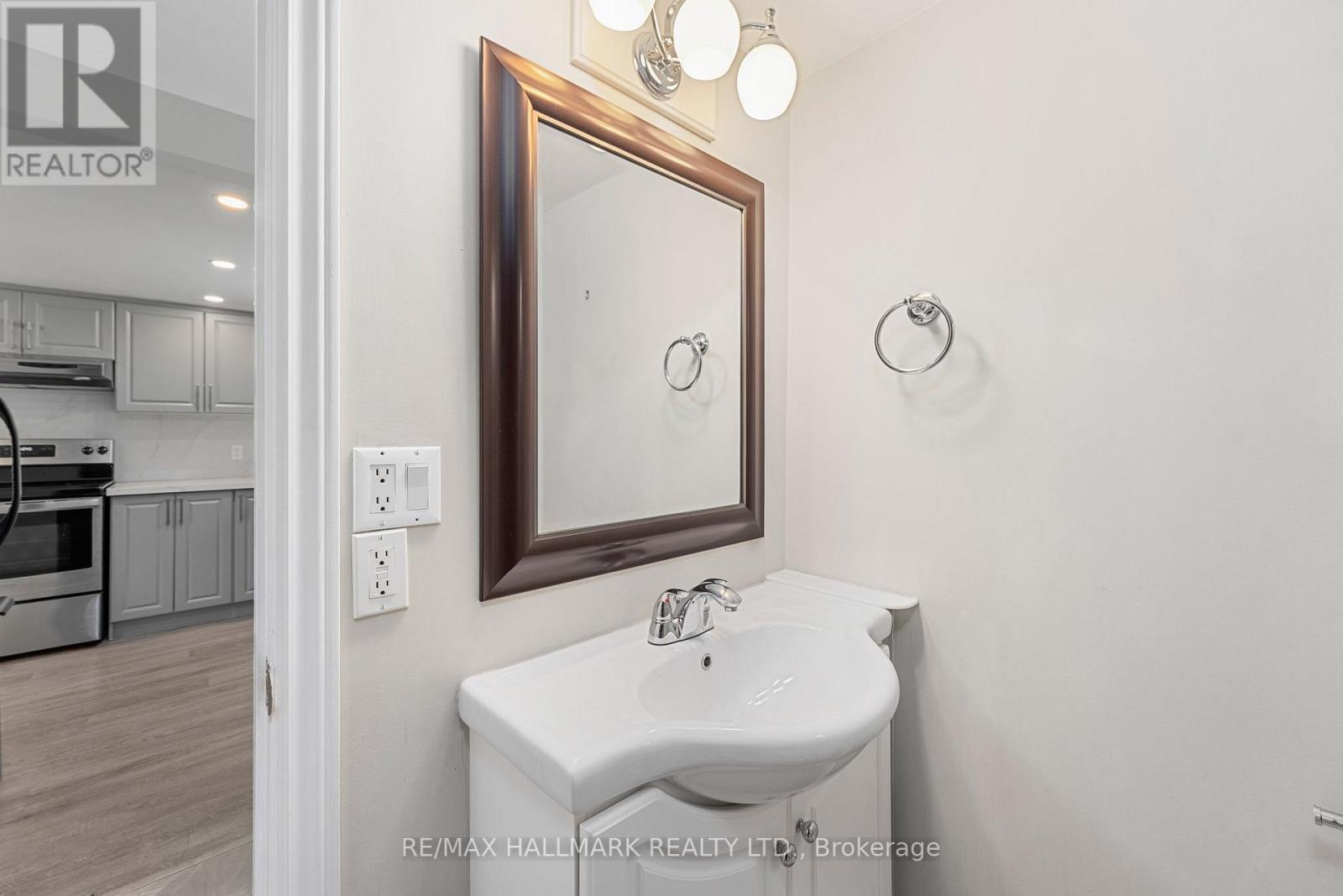 41 Shirlea Boulevard, Georgina, Ontario  L4P 1L1 - Photo 7 - N12455964