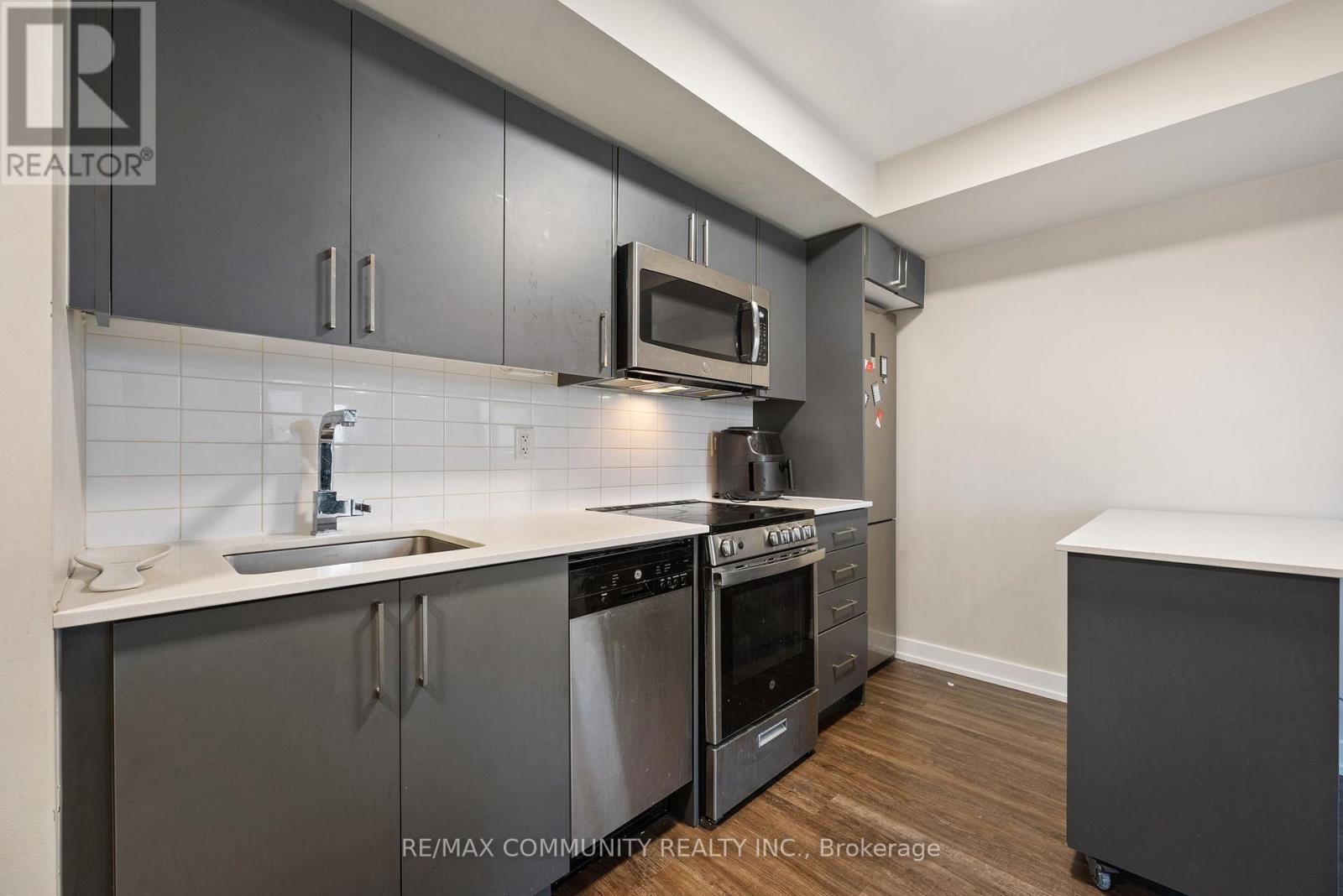 313 - 38 Monte Kwinter Court, Toronto, Ontario  M3H 0E2 - Photo 9 - C12544218