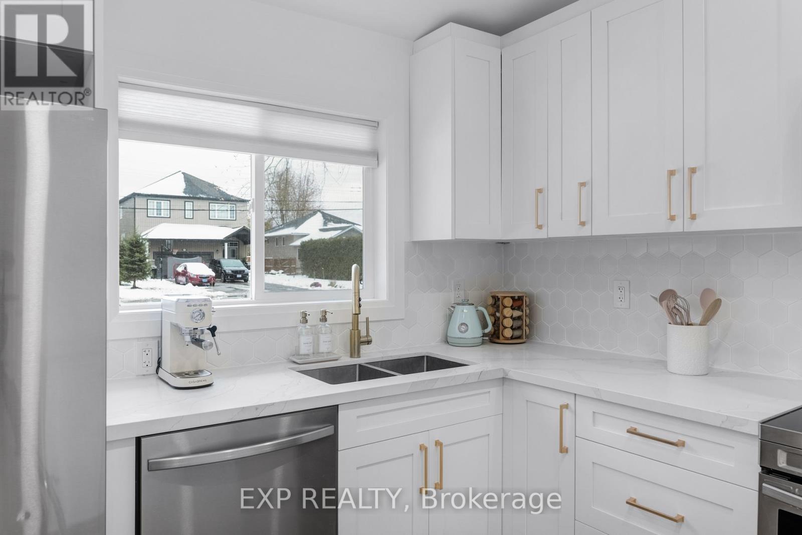 808 Montsell Avenue, Georgina, Ontario  L0E 1S0 - Photo 12 - N12544216