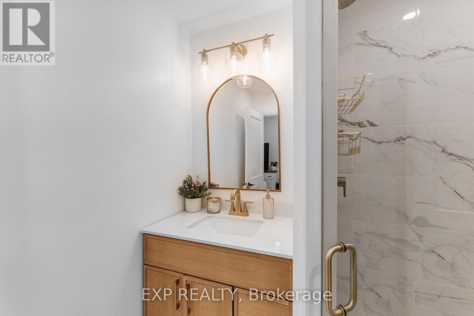 808 Montsell Avenue, Georgina, Ontario  L0E 1S0 - Photo 18 - N12544216