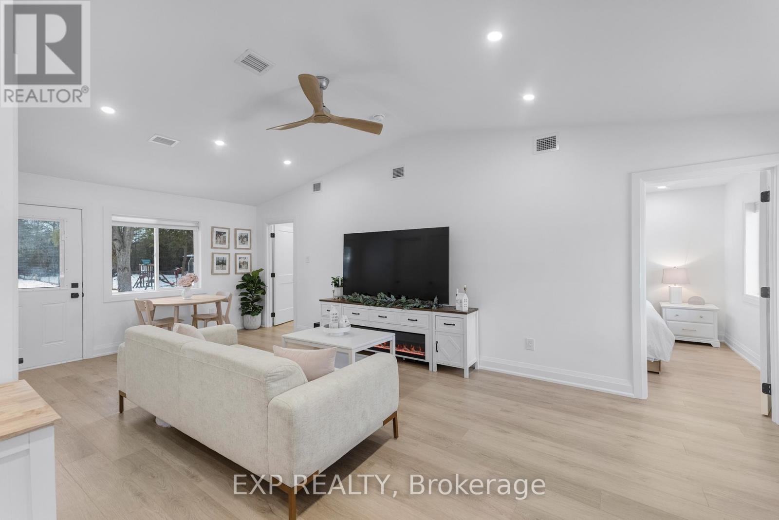 808 Montsell Avenue, Georgina, Ontario  L0E 1S0 - Photo 6 - N12544216